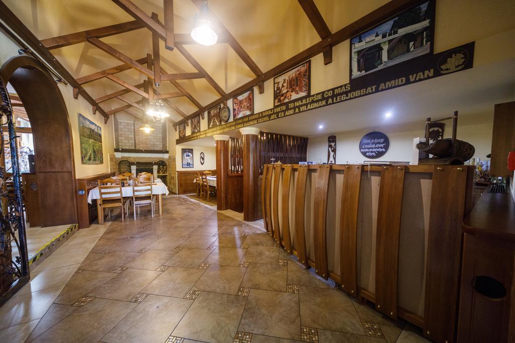 Tokaj Zlata Putna - Restaurant & Pension Vinicky Ngoại thất bức ảnh