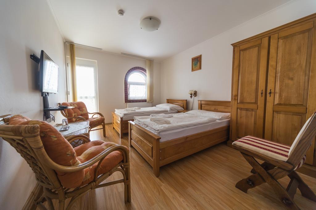 Tokaj Zlata Putna - Restaurant & Pension Vinicky Ngoại thất bức ảnh